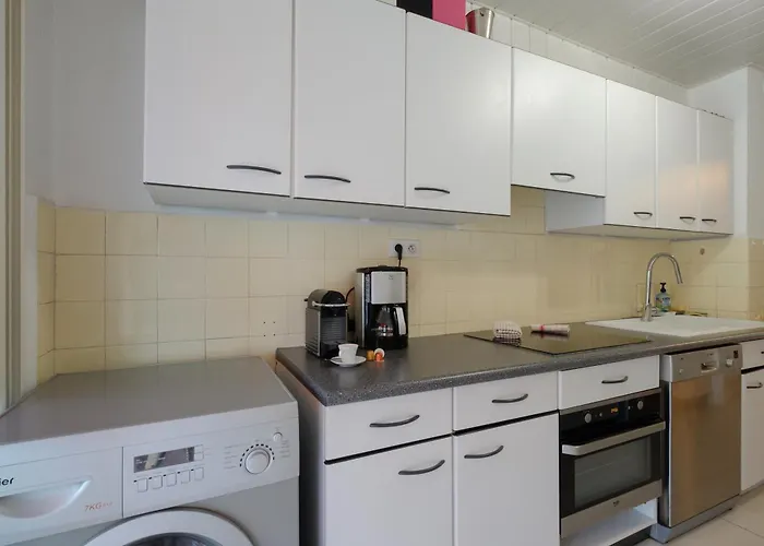 Avec Clim Et Terrasse * Antibes