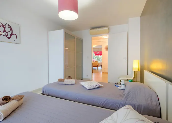 Apartment Avec Clim Et Terrasse Antibes