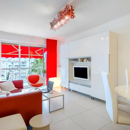 Avec Clim Et Terrasse אנטיב